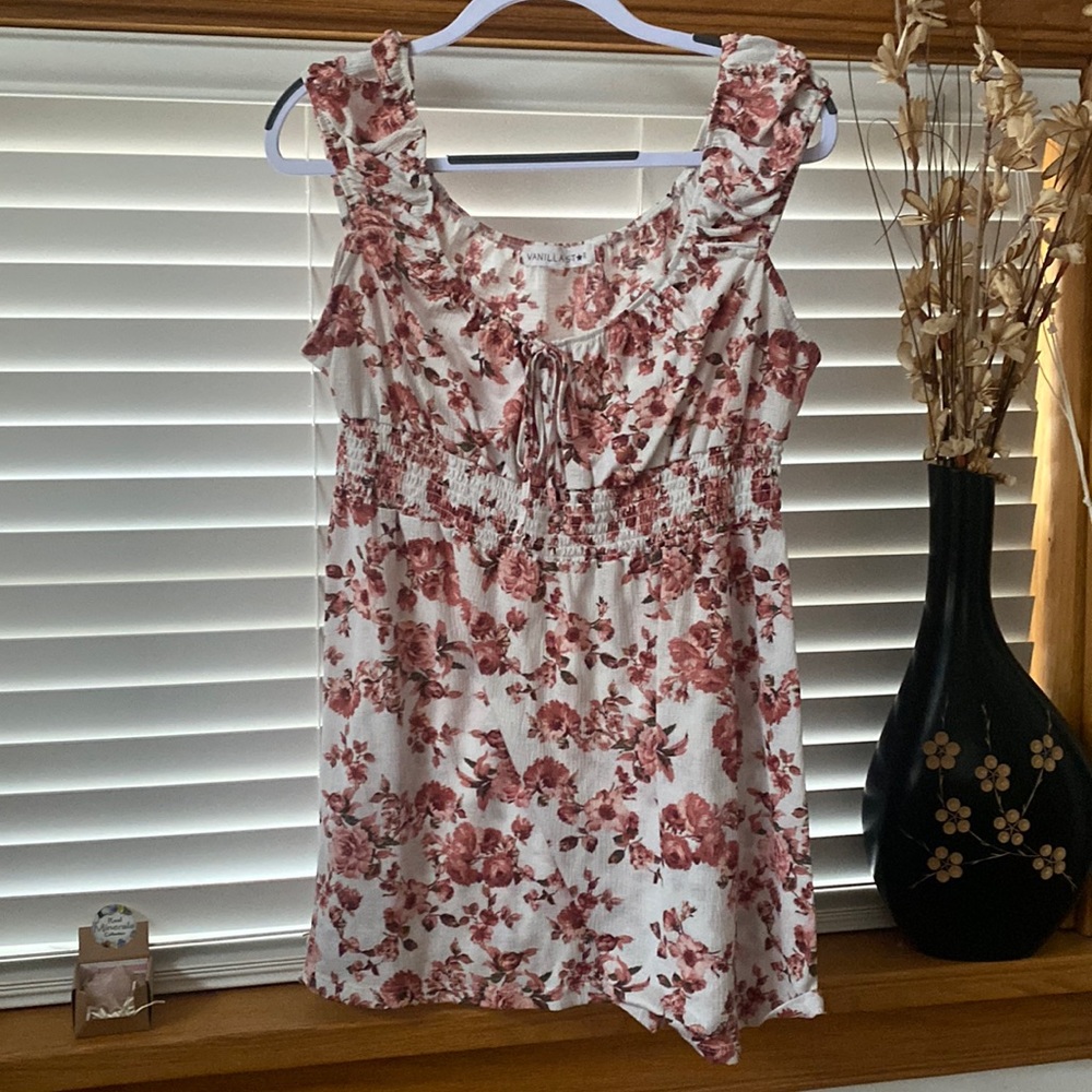 Vanilla star woman’s sleeveless top, size XL
